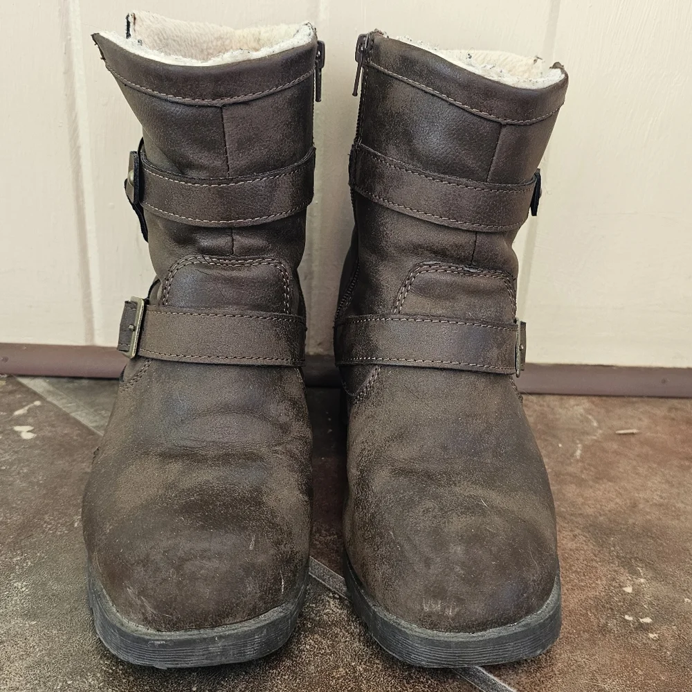 Bearpaw Boots - Style 1920-Felicity - Size 8.5 - Picture 3 of 14